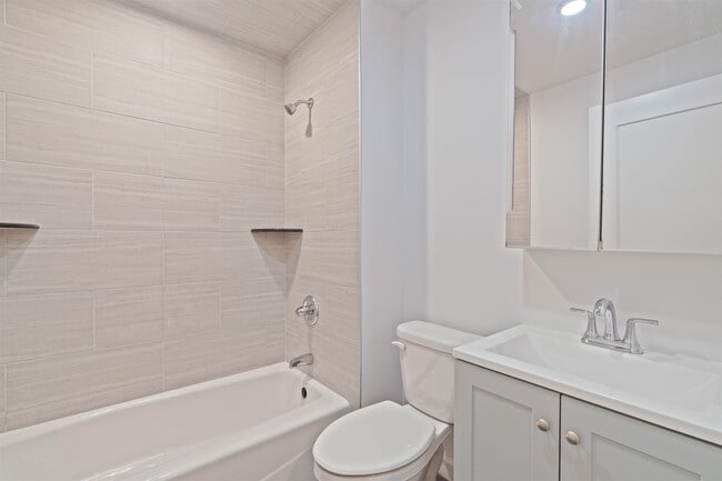 Building Photo - 47 Poplar St