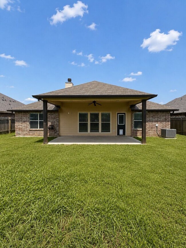 Building Photo - Legacy Neighborhood!