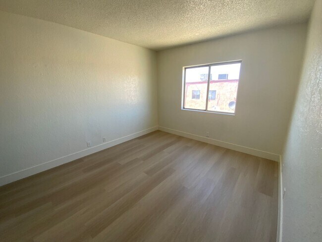 Building Photo - 2 Bed 2 Baths Apartment for Rent!