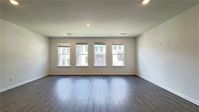 Building Photo - 104 Holt Ln