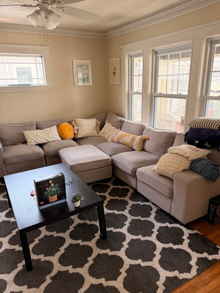 Living - 49 Sunset Rd