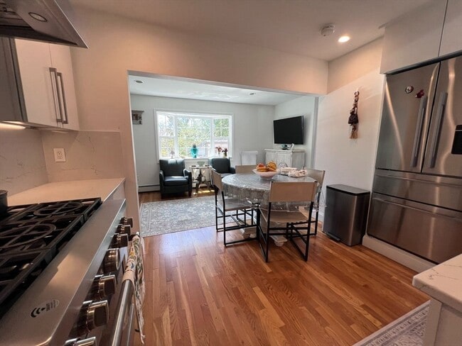 Building Photo - 98 E Border Rd