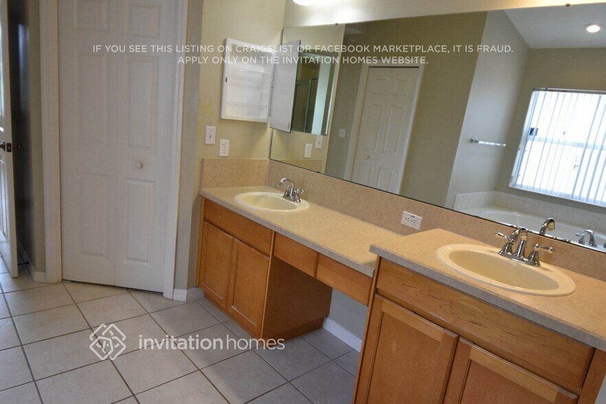 Building Photo - 11107 Silver Dancer Dr