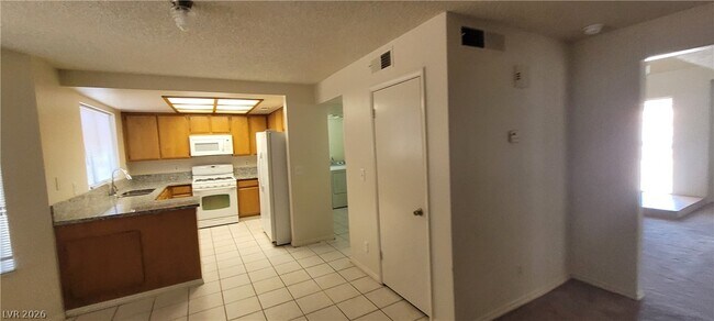 Building Photo - 2813 Cacto Ct