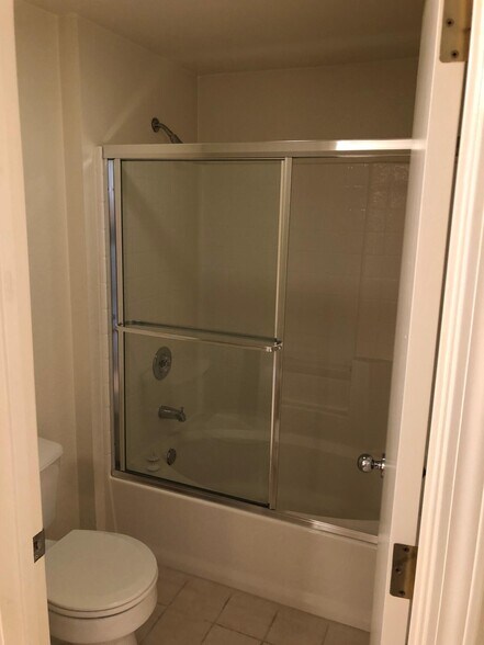 Building Photo - 1094 Esparanza Way