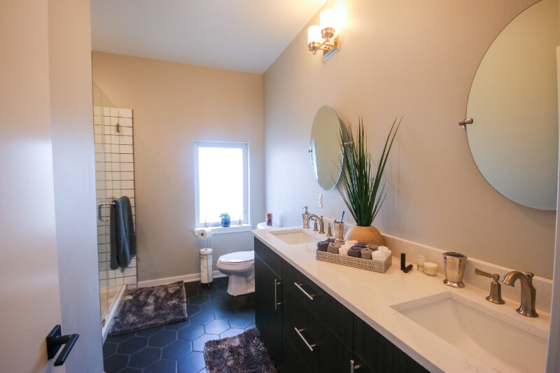 Building Photo - 2208 N Newhall St