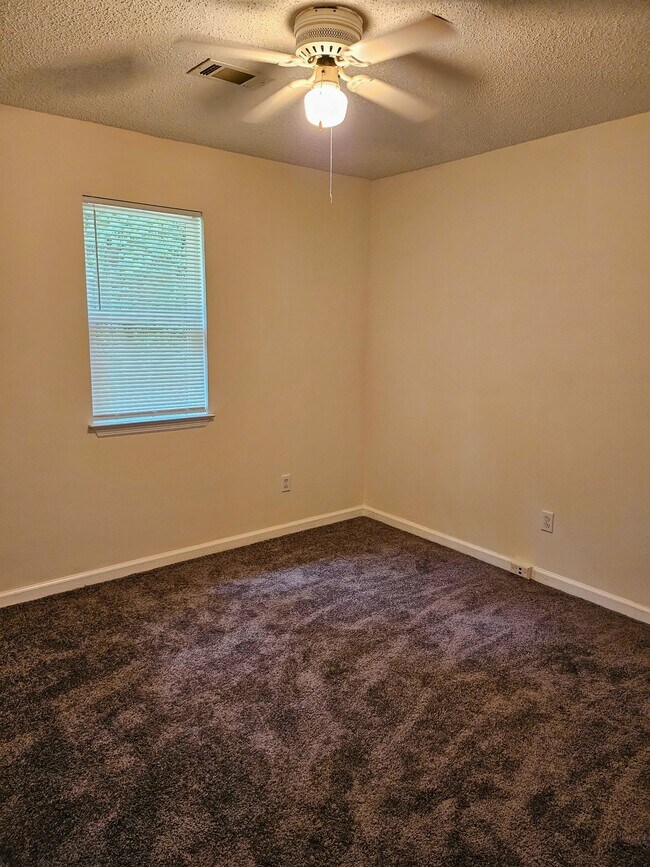 Building Photo - 1151 Hunter Trail