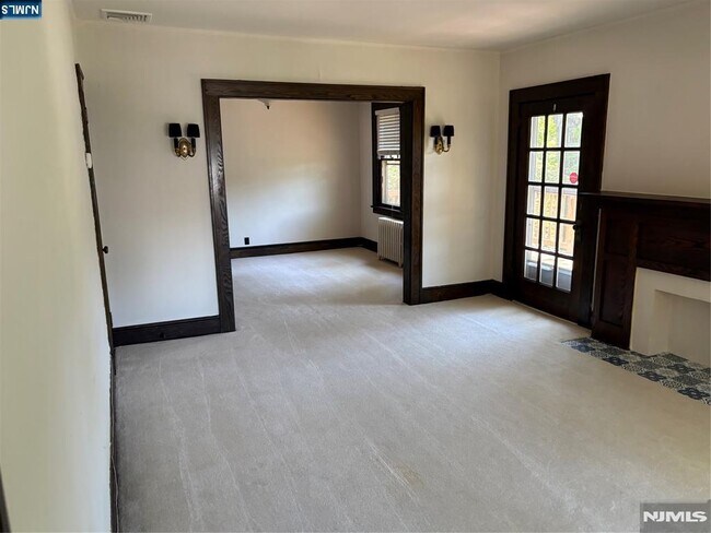 Building Photo - 348 Evergreen Pl
