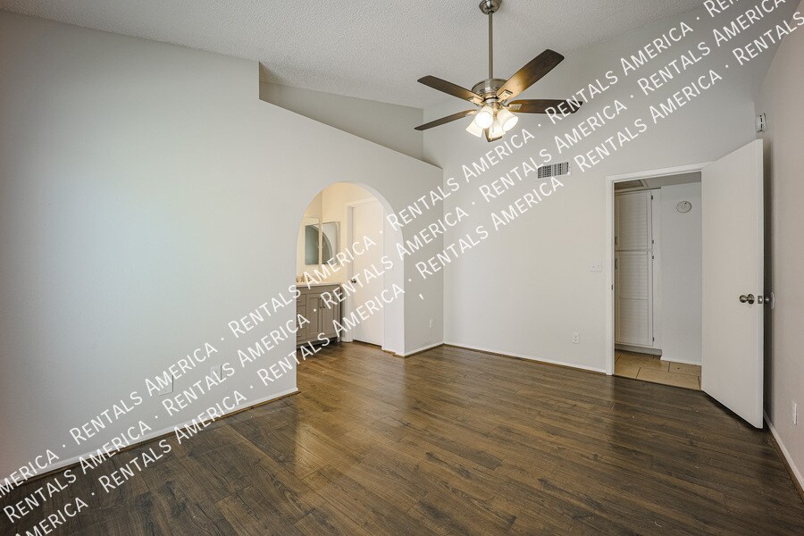 Building Photo - 1055 N Recker Rd