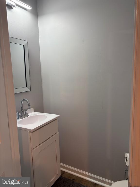 Building Photo - 35 Maynard Dr