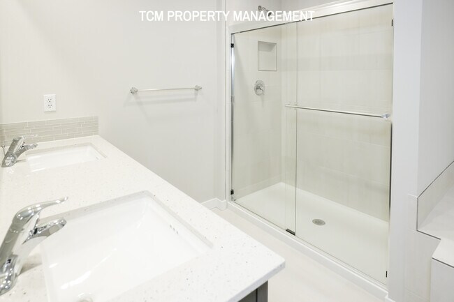 Building Photo - 18818-18813 13th Ave W