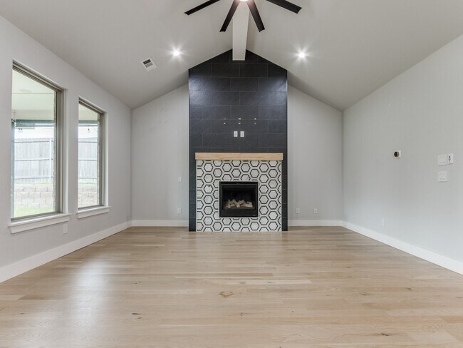 Building Photo - 8140 Jenny Ln