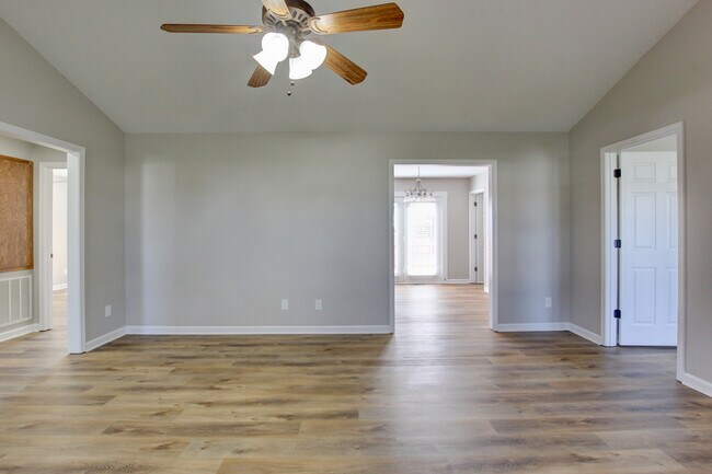 Building Photo - 51 Winding Oaks