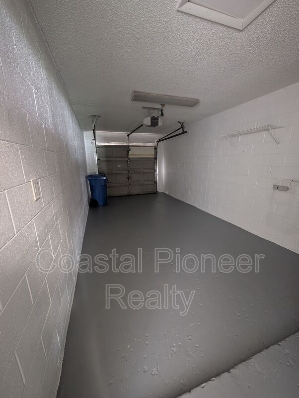 Building Photo - 1331 Coolridge Dr