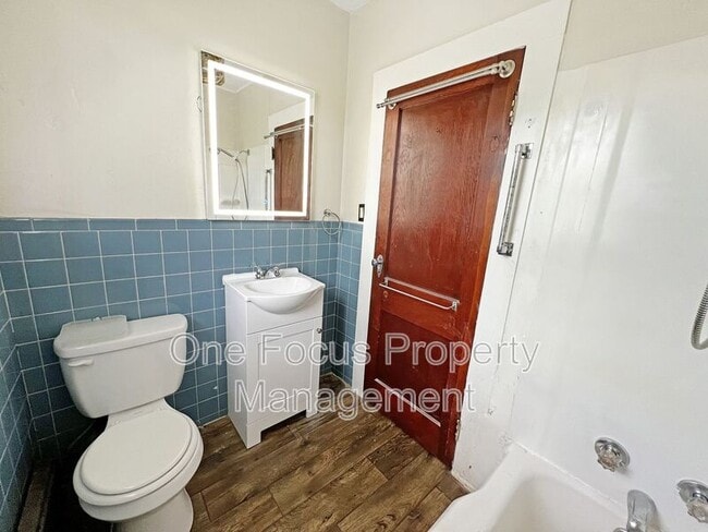 Building Photo - 209 Peach St