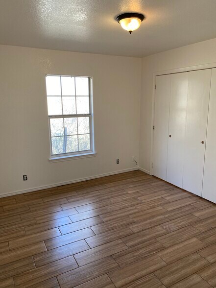 Building Photo - 1501 E Thomas St