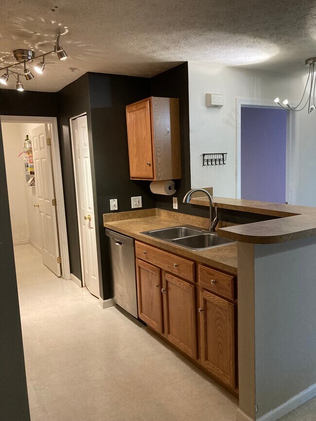 Building Photo - 14829 Lenox Dr