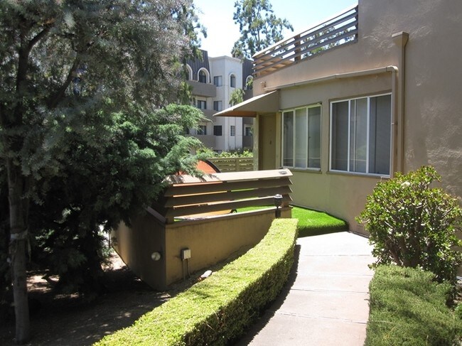 Primary Photo - 11045 Strathmore Dr