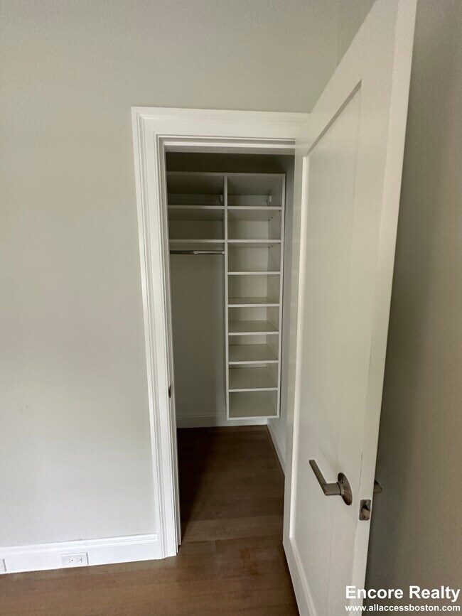 Building Photo - 24 Park St