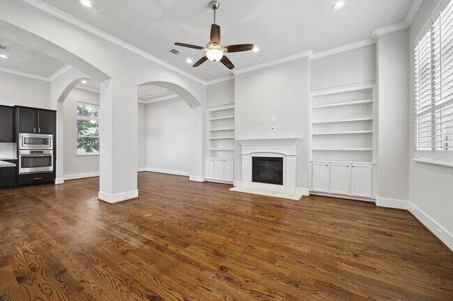 Building Photo - 5644 Larkin St