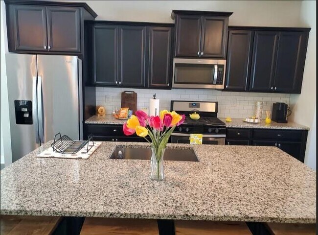 Building Photo - 201 Aventine Ln