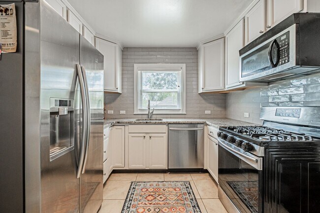 Building Photo - Barnum 3BD, 2BA Home with Fenced Back Yard...