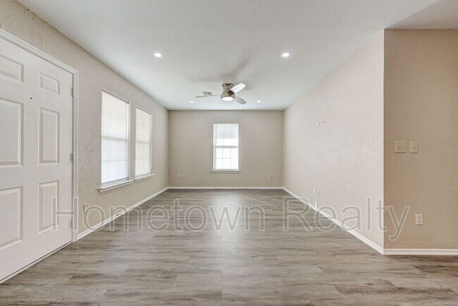 Building Photo - 1704 Tudor Dr