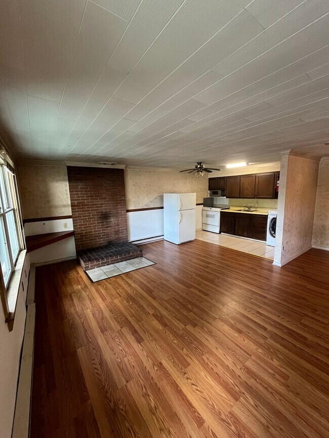Building Photo - Chestnut Grove Village 17, 18, 19