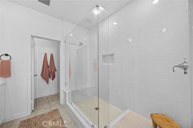 Building Photo - 323 Adela