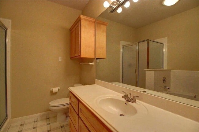 Building Photo - 2920 Thrushwood Dr