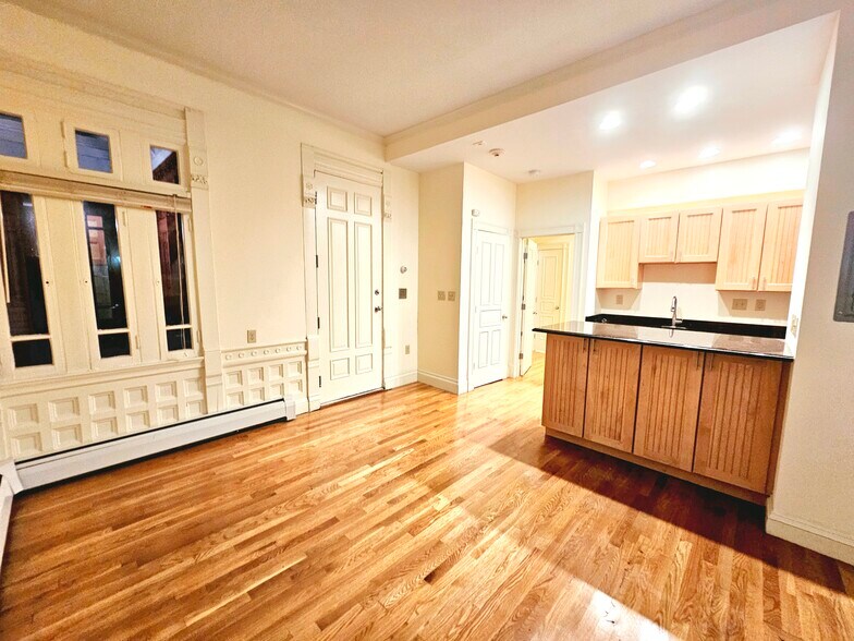 Building Photo - 197 Commonwealth Ave