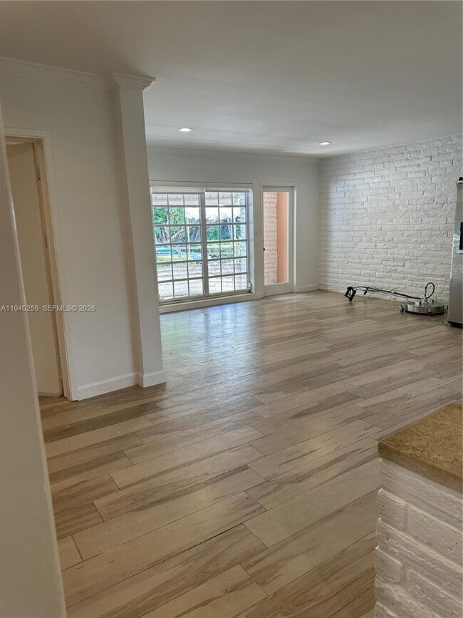 Building Photo - 60 Park Dr