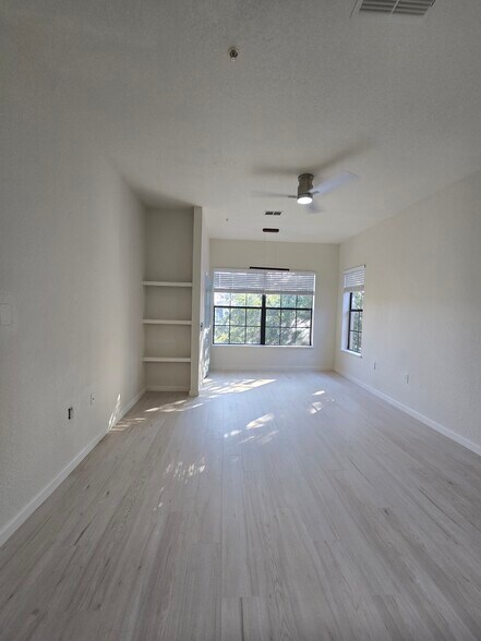 Building Photo - 6137 Metrowest Blvd