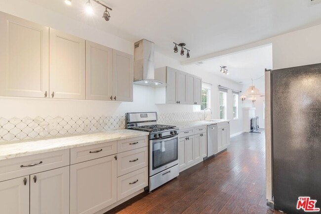 Building Photo - 5630 Craner Ave