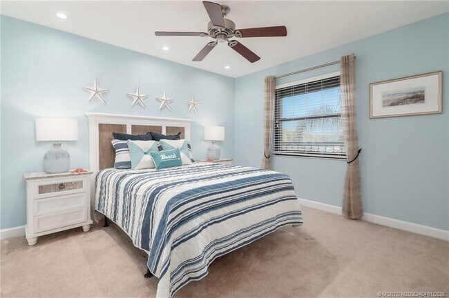 Building Photo - 415 NW North River Dr