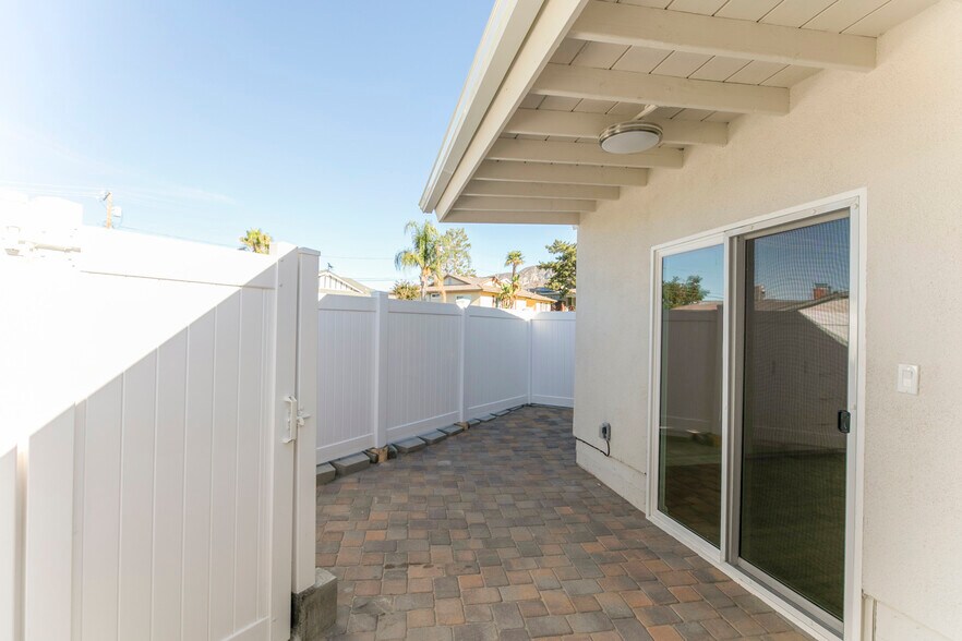 Building Photo - 7209 Dos Rios Dr