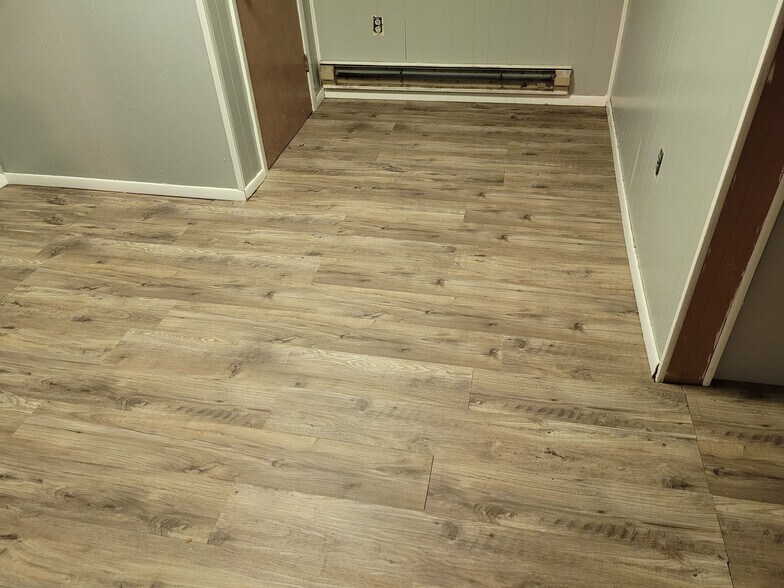 Den - 509 W Centre St