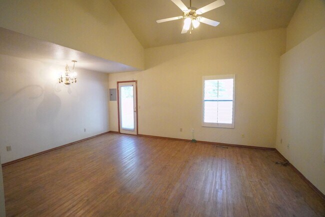 Building Photo - 3316 Ridgecrest Cir
