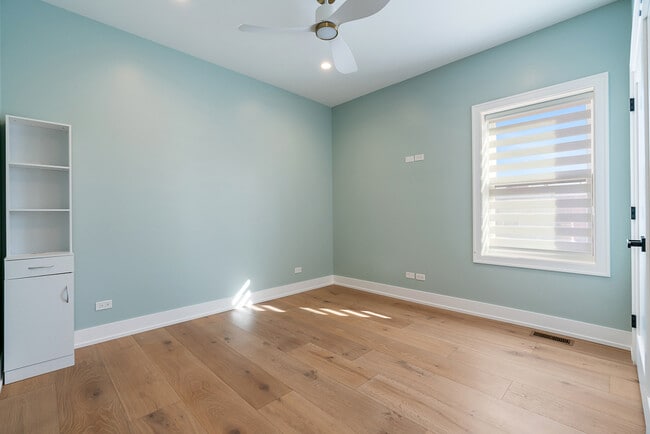 Building Photo - 5120 N Elston Ave