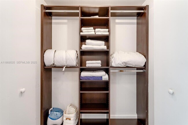 Building Photo - 350 S Miami Ave