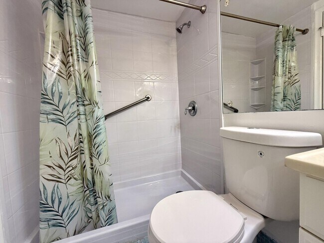 Building Photo - 158 Easthampton G