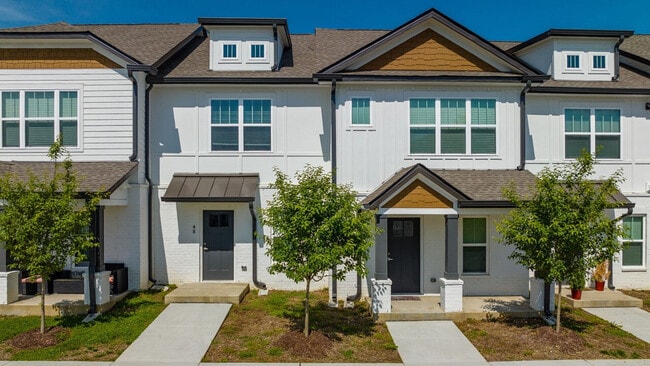 Building Photo - Villages at Forest View