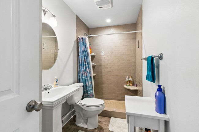 Building Photo - 8844 Fulton St