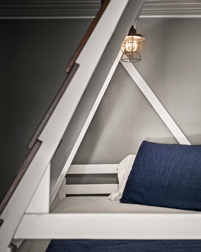 Bunk Bedroom - 27166 Little Floyd Lake Rd