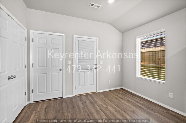 Building Photo - 2476 N Raven Ln