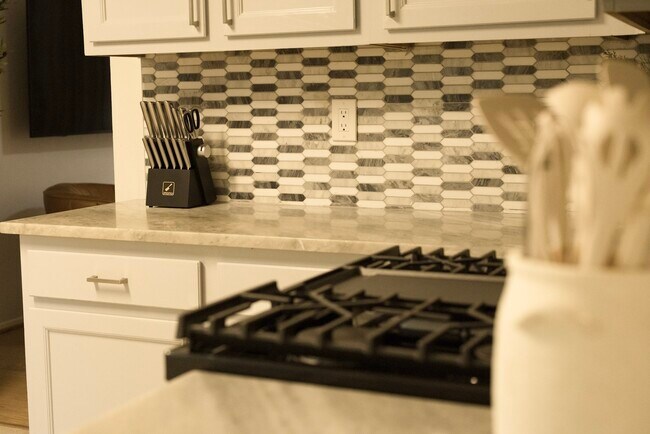 Building Photo - 29 Pinewood Forest Ct