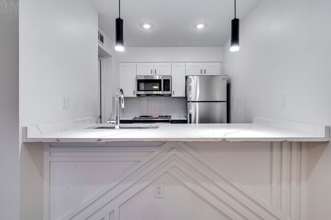 Building Photo - K226 - Treehouse #205