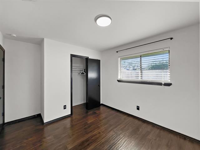 Building Photo - 301 Barclay Ave