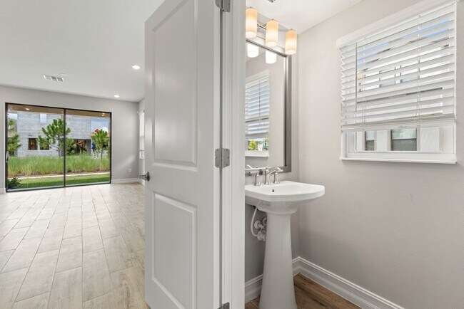 Building Photo - "Charming 3-Bedroom Rental in estancia the Center of Wesley chapel.