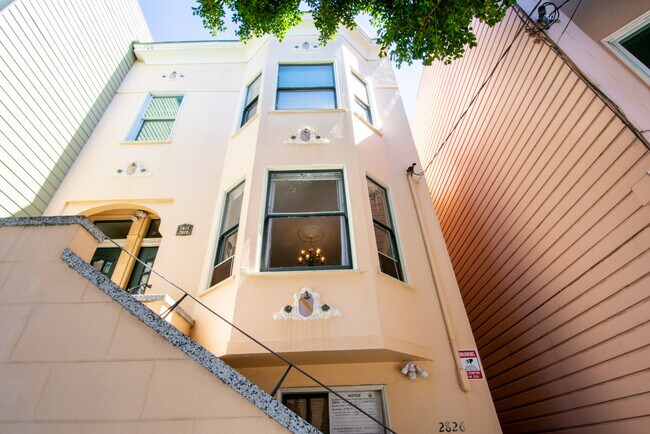 Primary Photo - 2826 Gough St